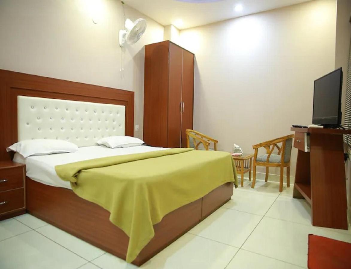 Hotel Kings, Rohtak Екстериор снимка